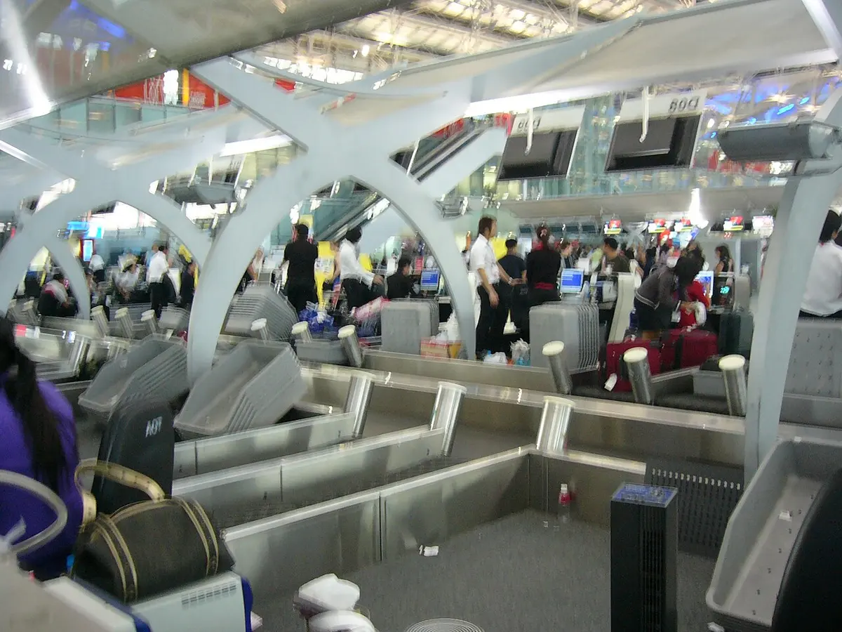 預け入れ荷物、10月16日から本人不在でも開封検査 タイ全空港