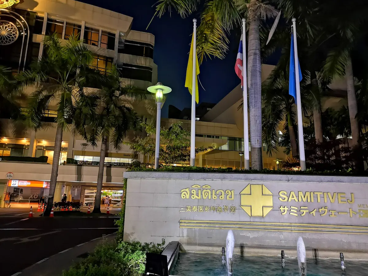 日本語のまま美容皮膚科へ サミティベートの窓口は毎日7〜20時、通訳25人
