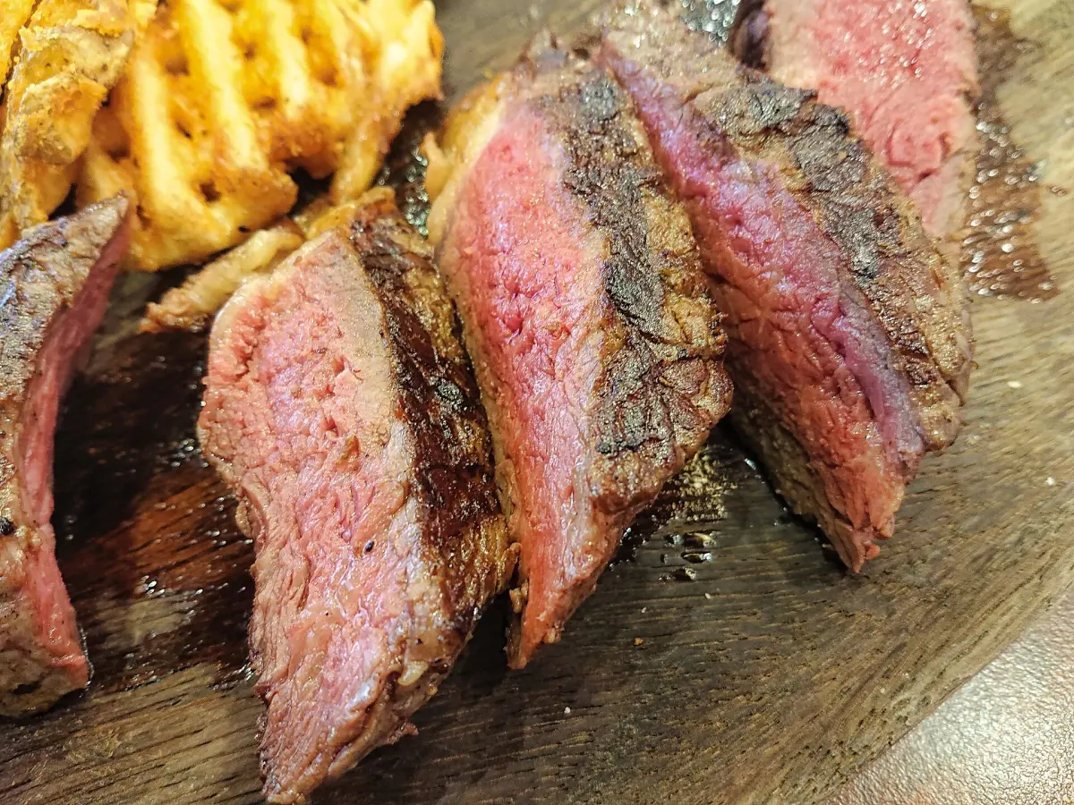トンロー5に薪火ステーキ「Quilombo」 熟成肉とアルゼンチン料理
