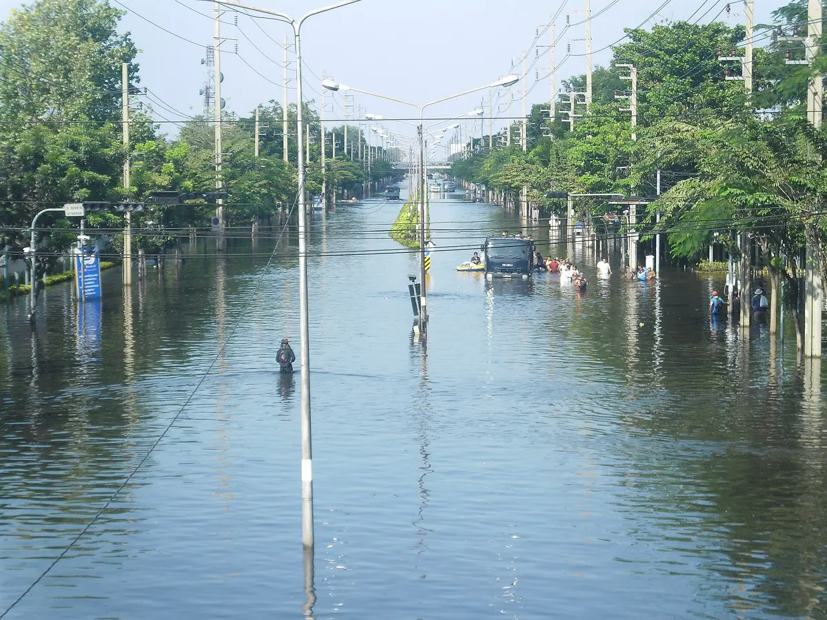 洪水見舞金、14日にバンコクの7万4,962世帯へ 登録を装う偽リンクに警察が注意