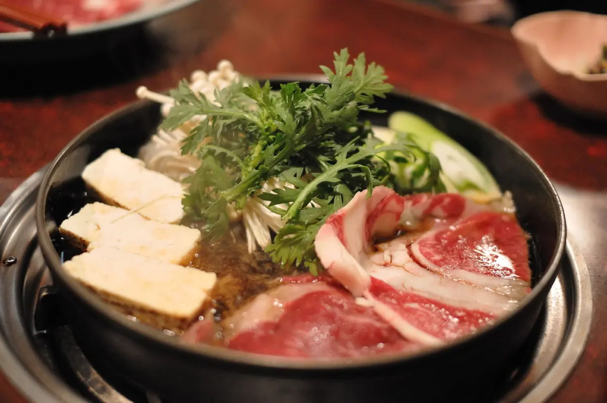 アマン・ナイラートの月1ブランチ、次は11月1日 和牛すき焼きと握りたての寿司も